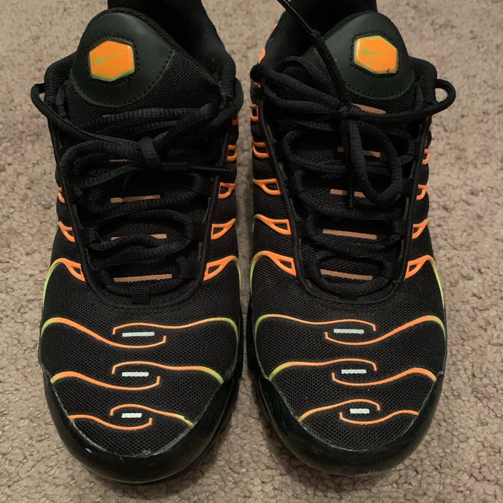Nike Air Max Plus “black volt total orange”